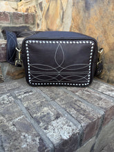 Load image into Gallery viewer, Boot Stitch Leather Purse