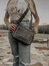 Load image into Gallery viewer, Boot Stitch Leather Purse