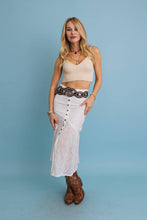 Load image into Gallery viewer, 90s Style Boho Eyelet Oval Disc Belt
